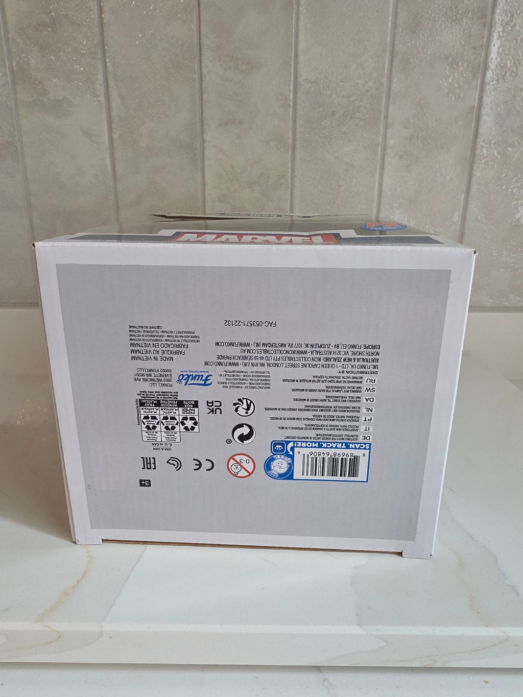 Funko Pop! Deluxe Hall of Armor: Iron Man Model 8 Silver Centurion 1038 (pre-owned) (slight damage to box) - Frog Vault Collectables