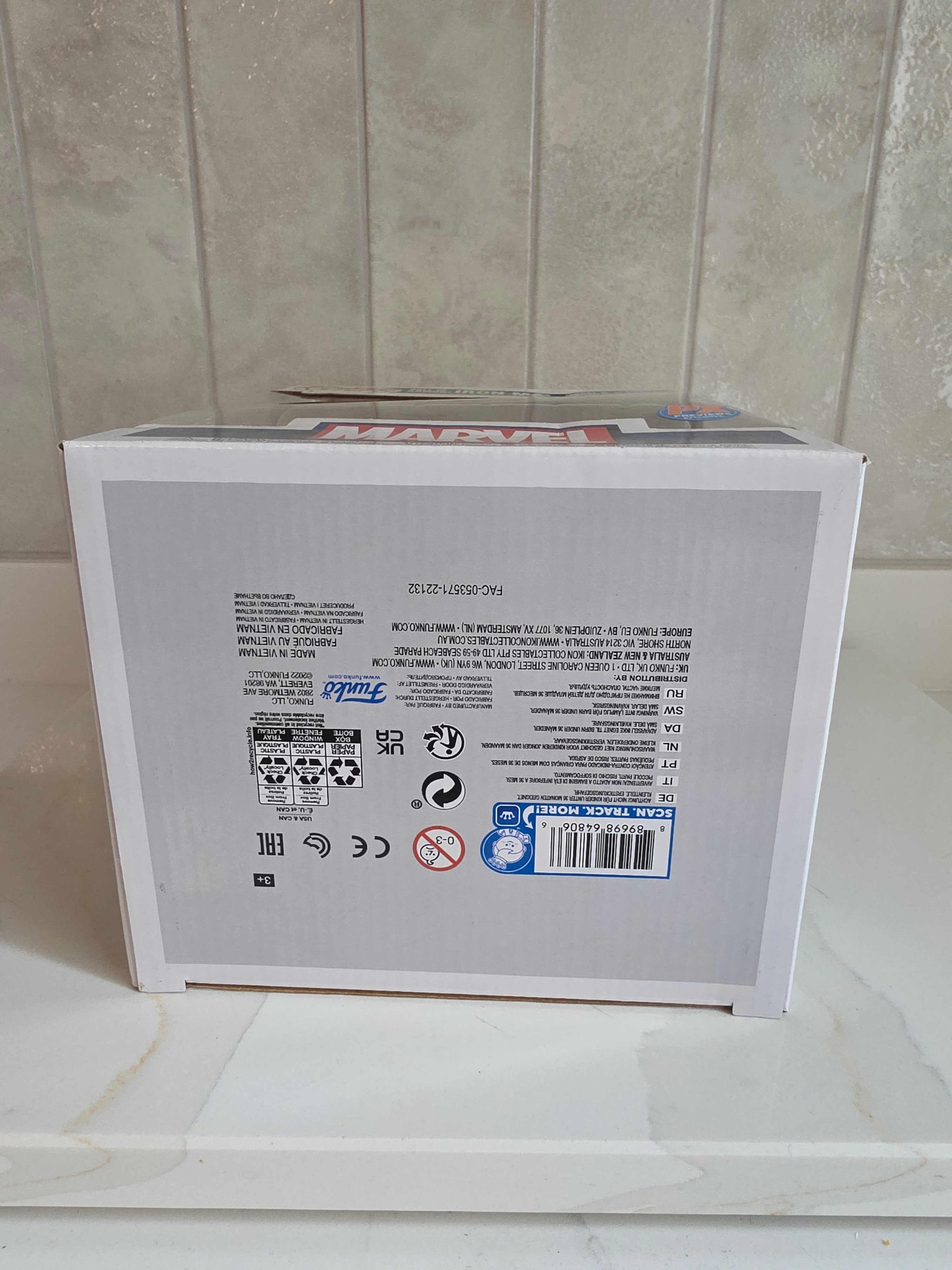 Funko Pop! Deluxe Hall of Armor: Iron Man Model 8 Silver Centurion 1038 (pre-owned) (slight damage to box) - Frog Vault Collectables