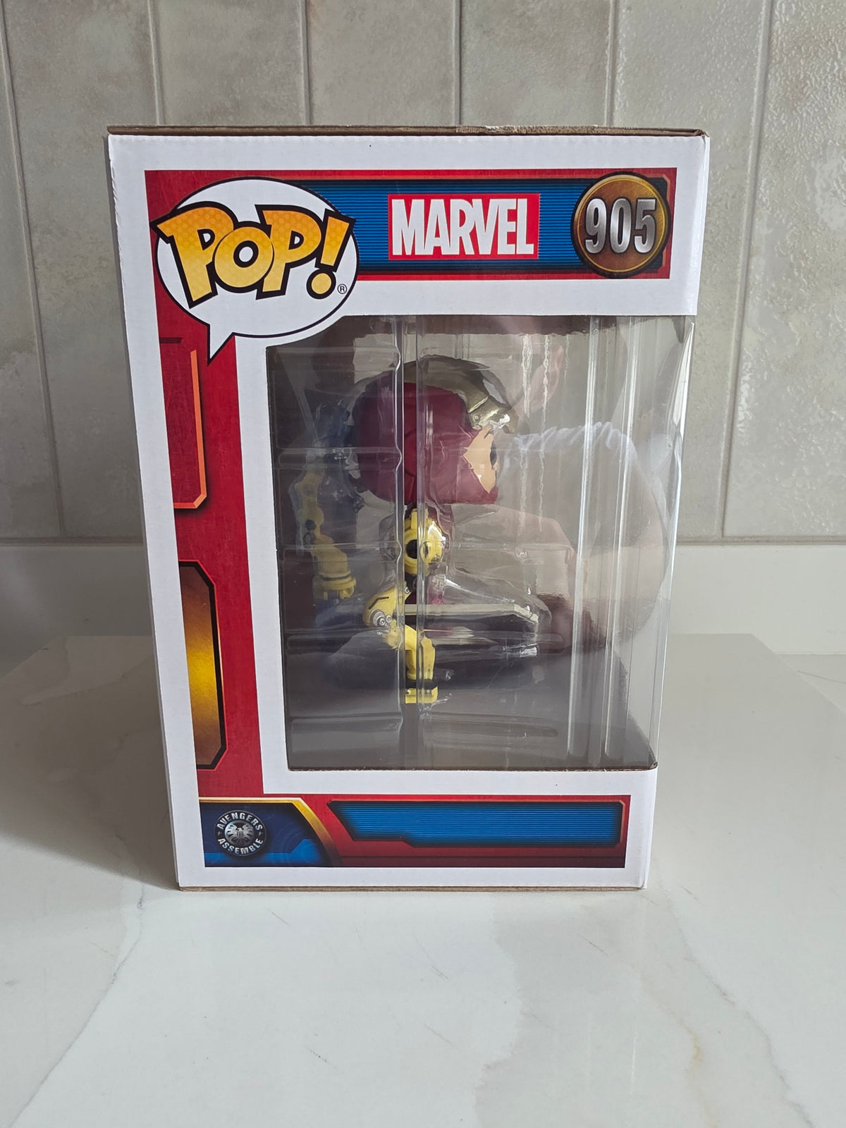 Funko Pop! Deluxe Iron Man with Gantry 905 (PX) (pre-owned) - Frog Vault Collectables