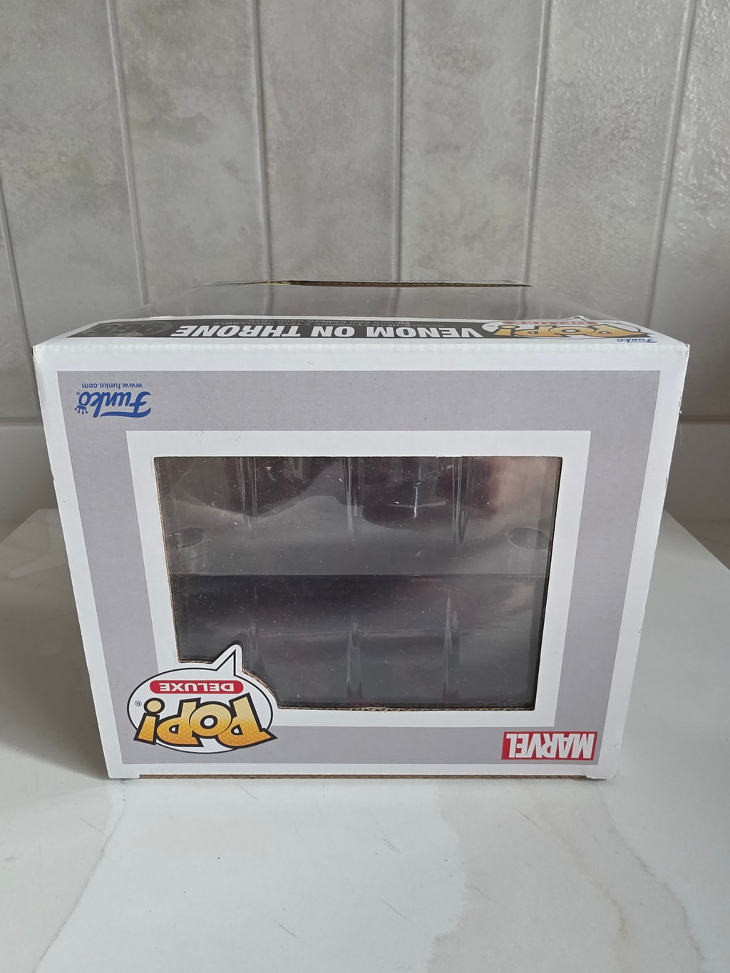 Funko Pop! Deluxe Venom on Throne 965 (pop in a box) (pre-owned) - Frog Vault Collectables