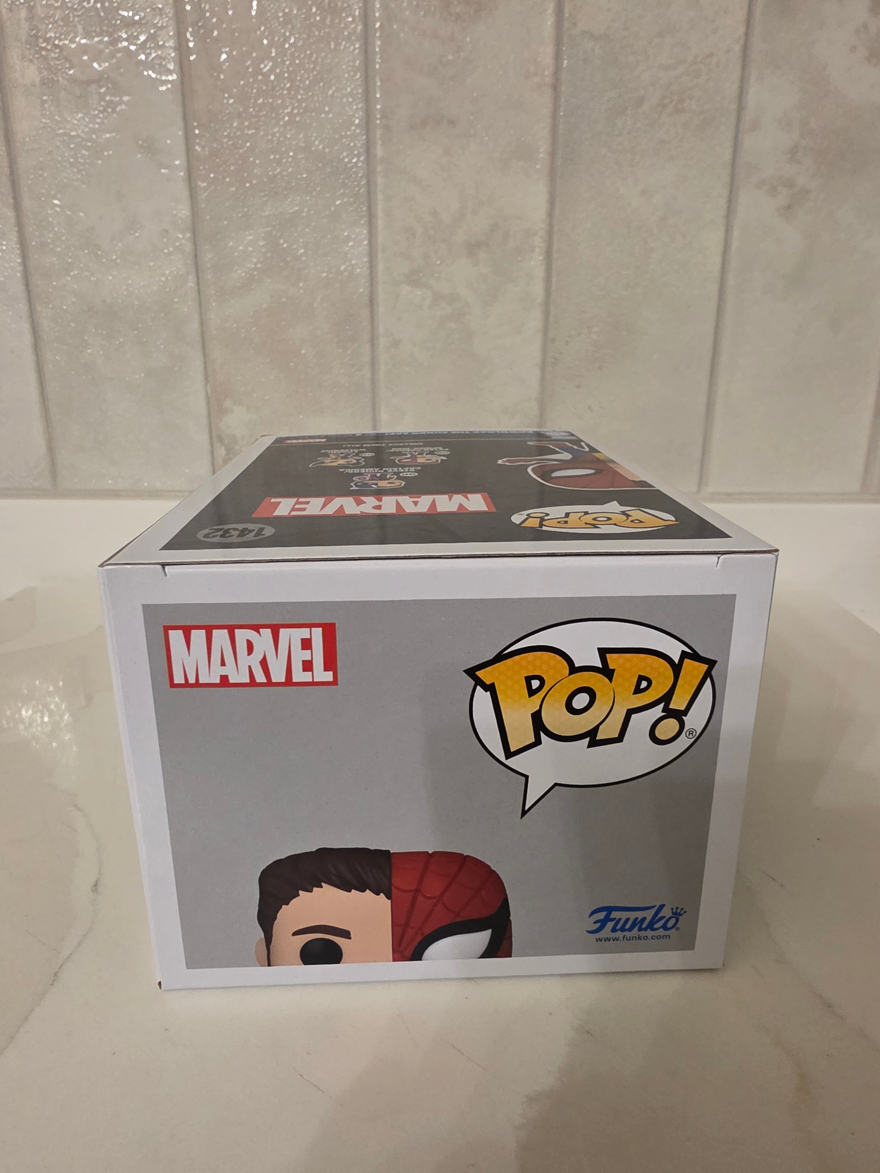 Funko Pop! Marvel Peter Parker/Spider-man 1432 (pre-owned) - Frog Vault Collectables