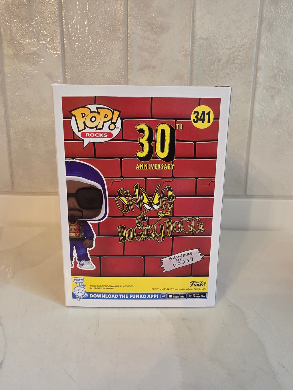 Funko Pop! Snoop Dogg with hoodie 341 (pre-owned) - Frog Vault Collectables