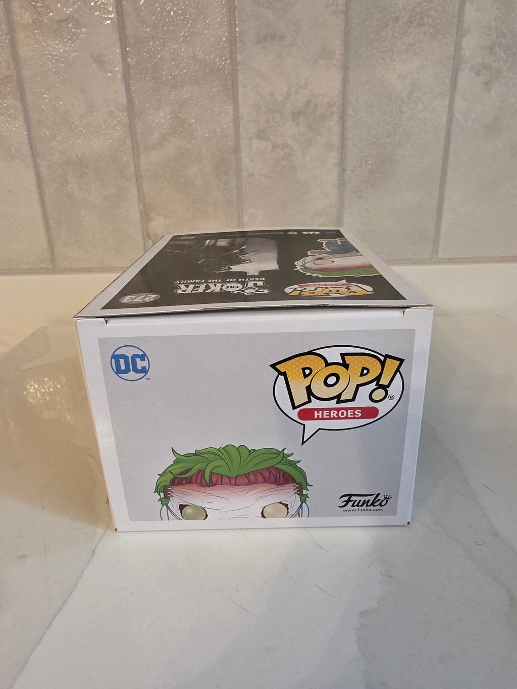 Funko Pop! The Joker (death of the family) 273 (pre-owned) - Frog Vault Collectables