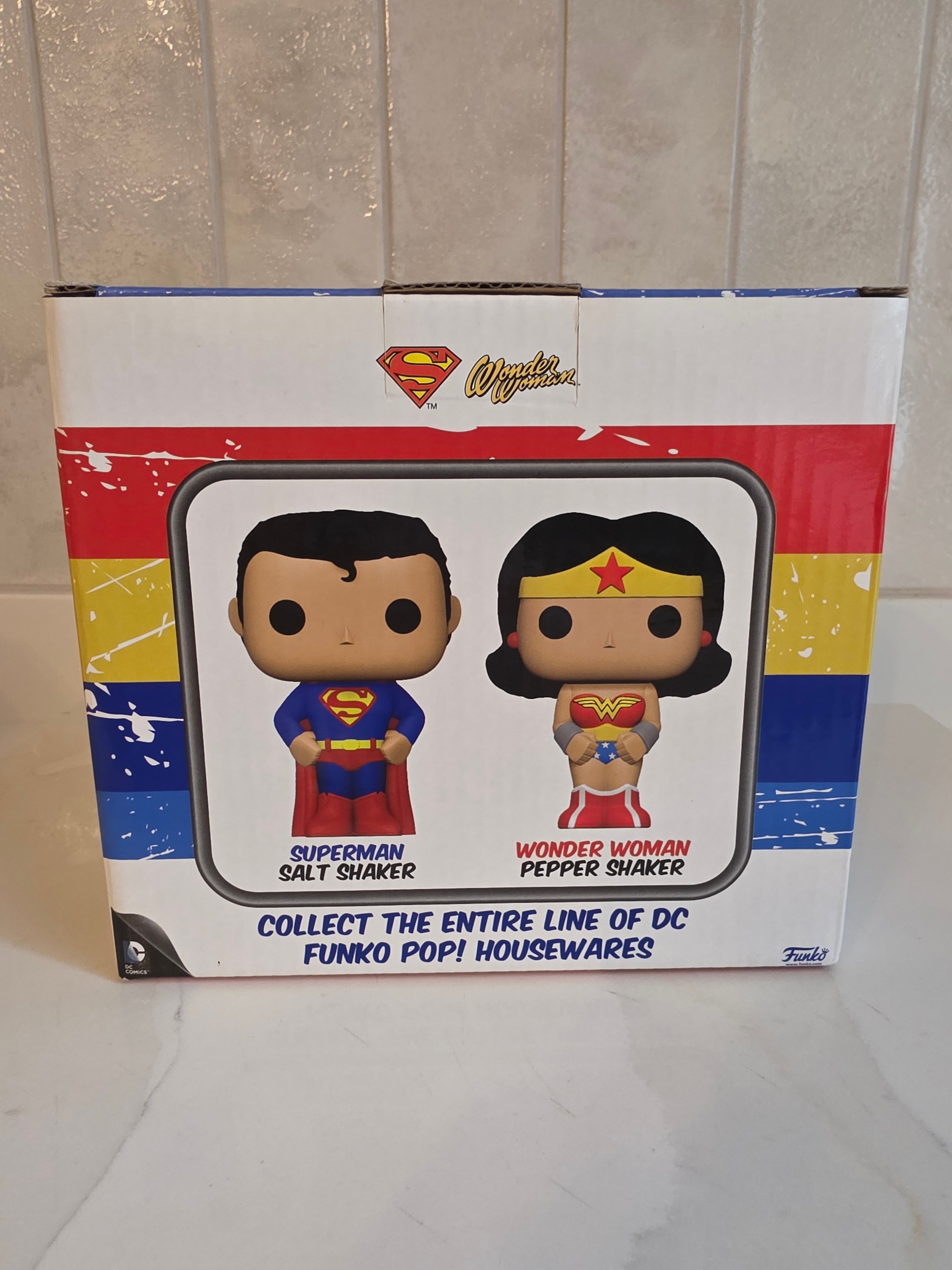Funko Salt and Pepper Shakers Superman & Wonder Woman - Frog Vault Collectables