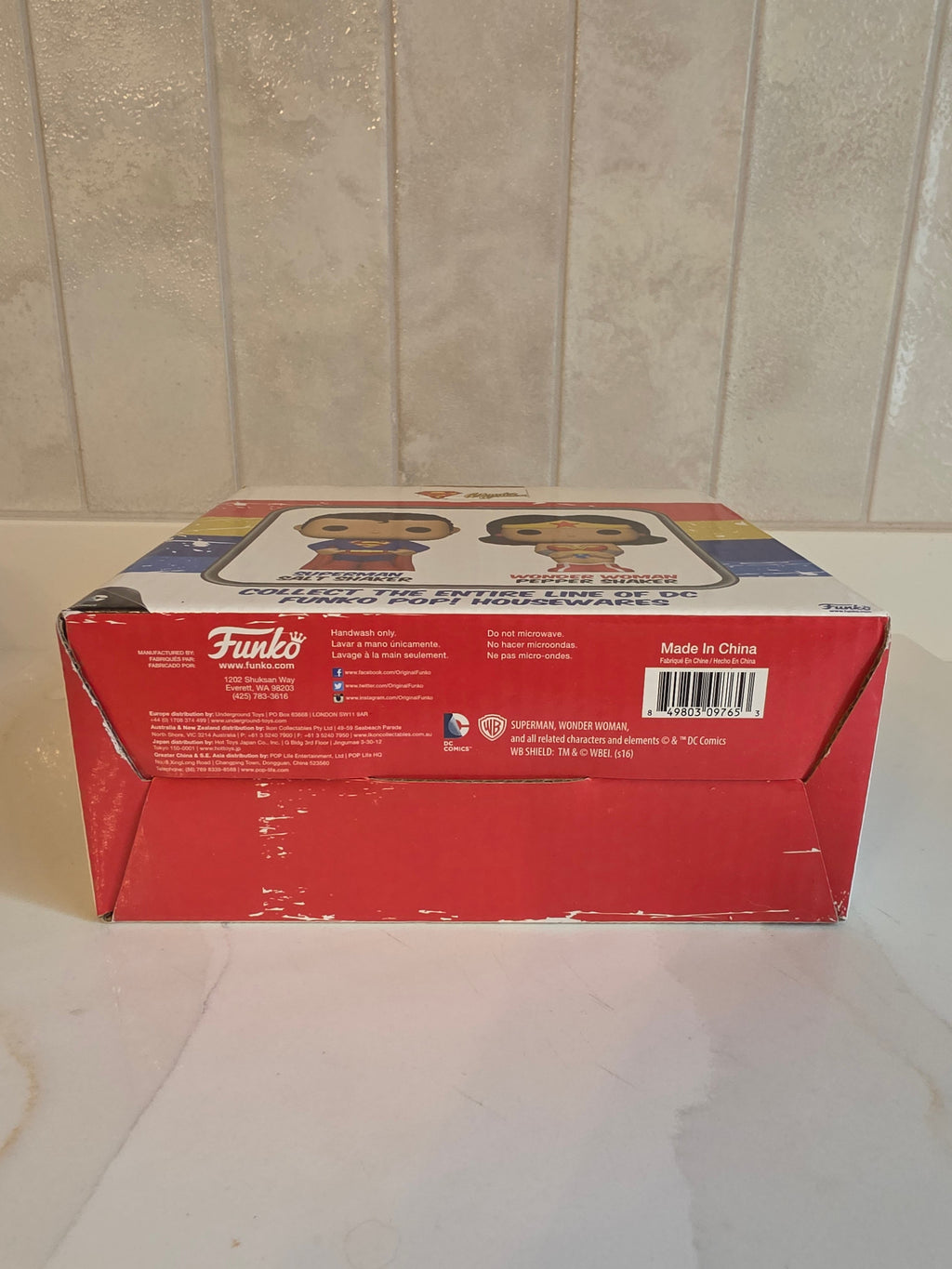 Funko Salt and Pepper Shakers Superman & Wonder Woman - Frog Vault Collectables