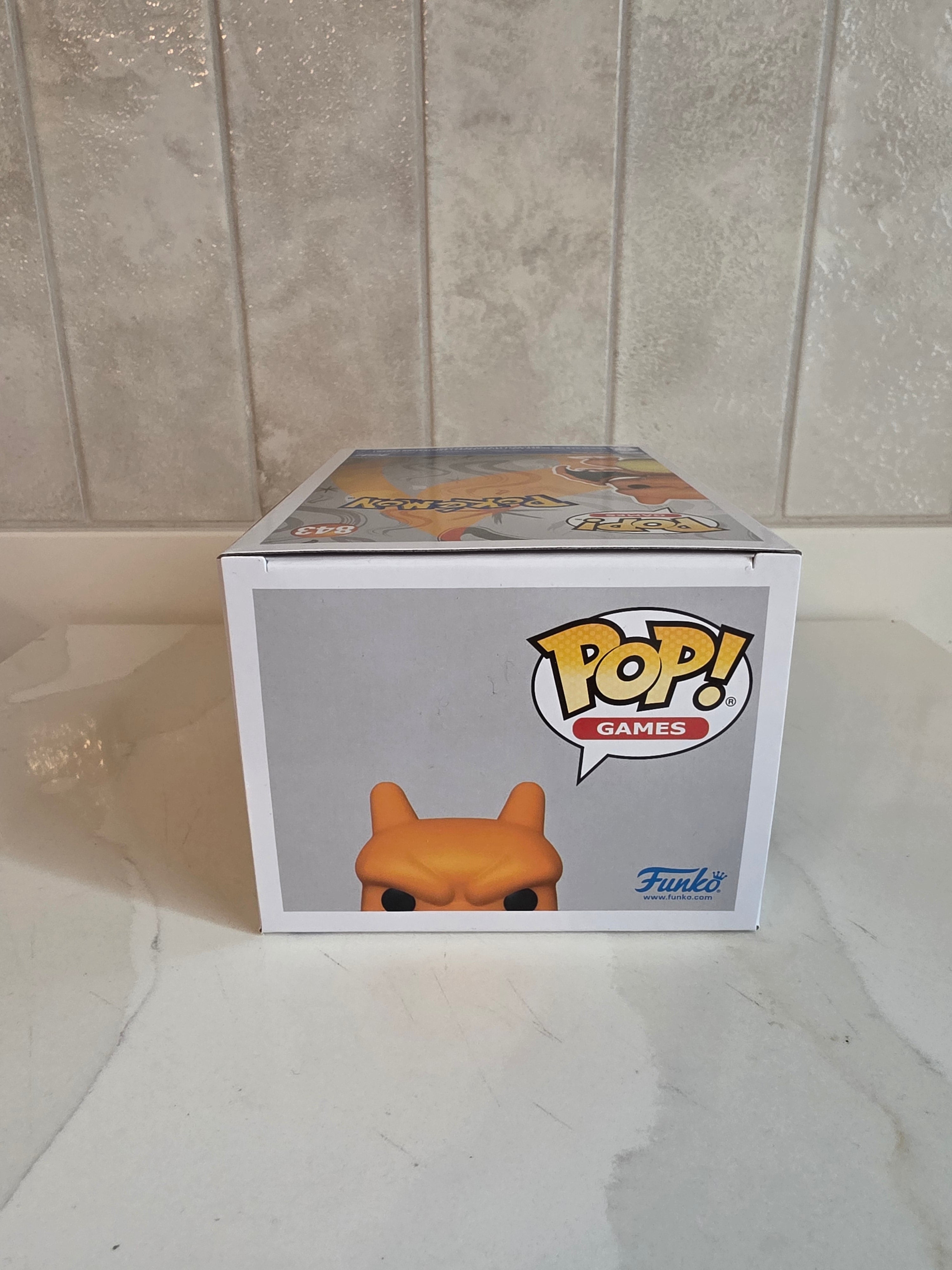 Funko Pop! Charizard 843 (pre-owned)