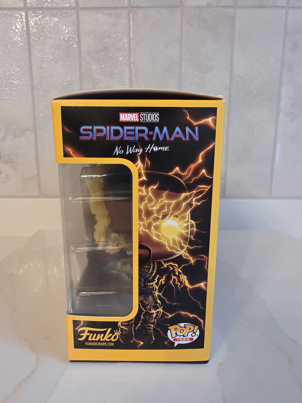 Funko Pop! Tees Spider-man No Way Home Electro - size Medium