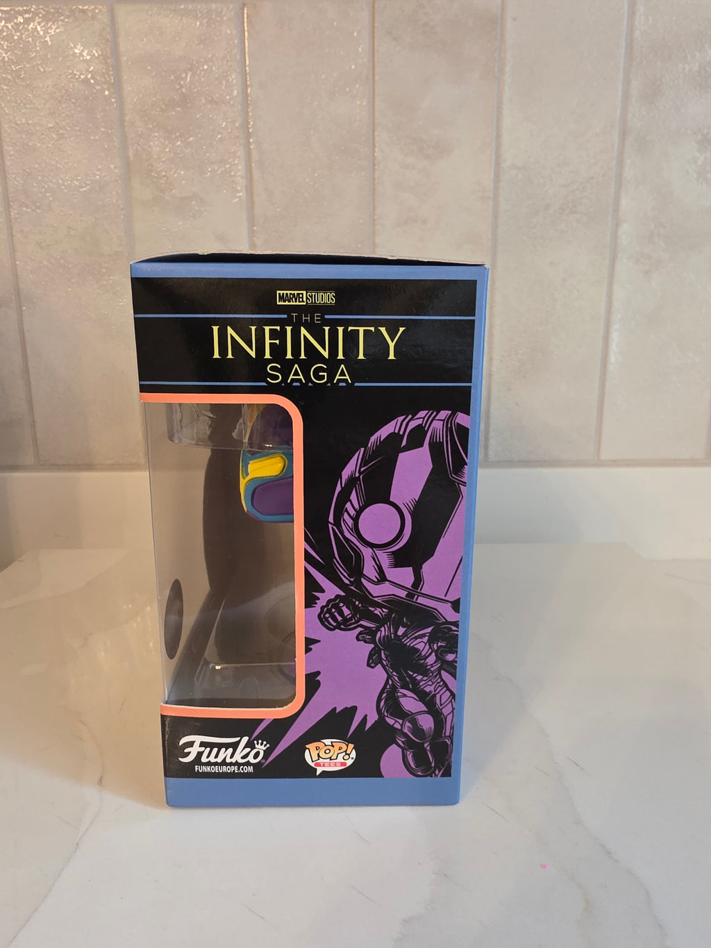 Funko Pop! Tees Marvel Infinity Saga Rescue blacklight - size Medium