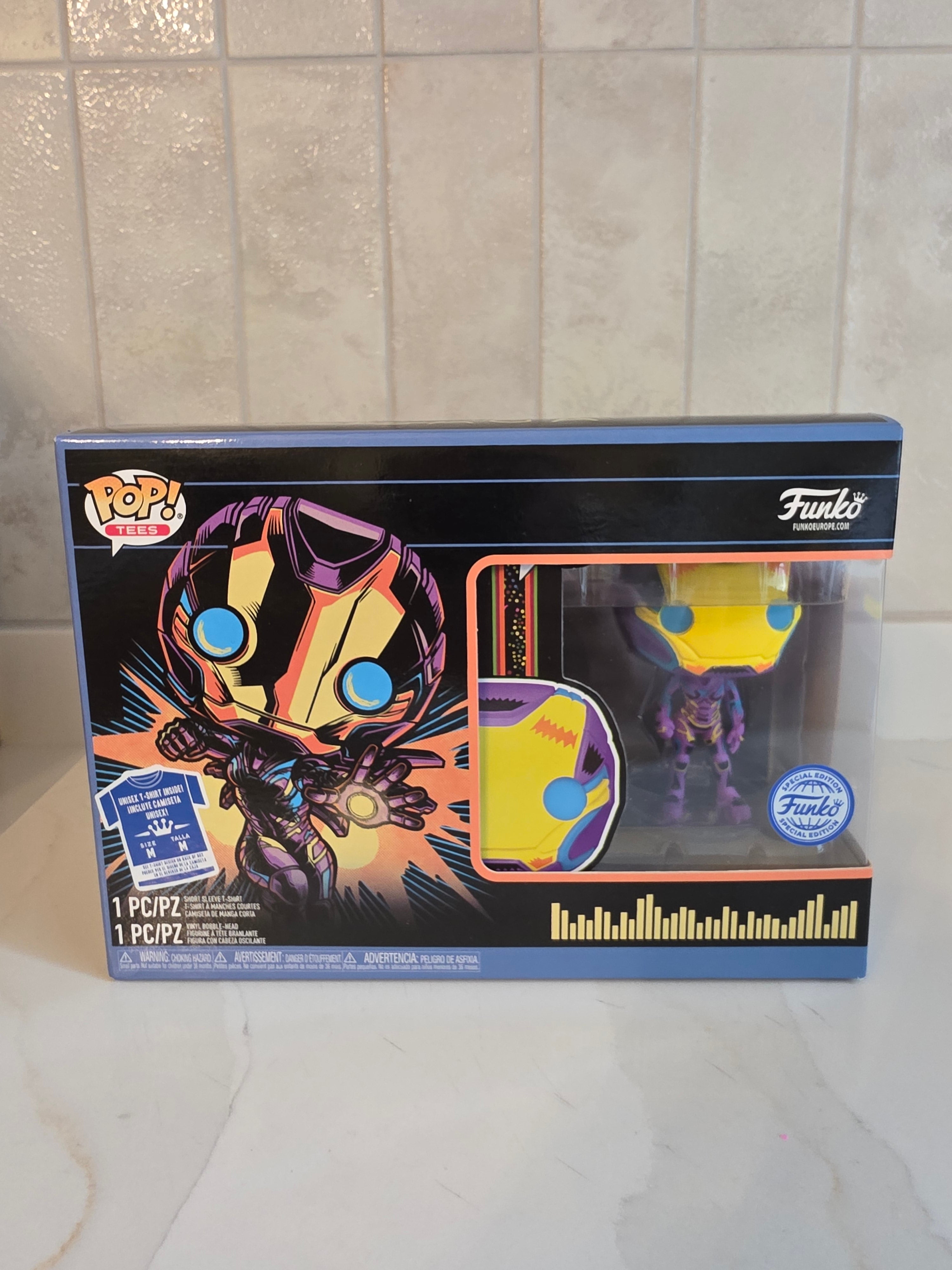 Funko Pop! Tees Marvel Infinity Saga Rescue blacklight - size Medium